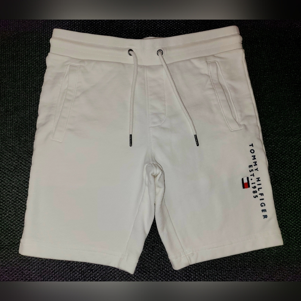 Tommy Hilfiger Logo Shorts white